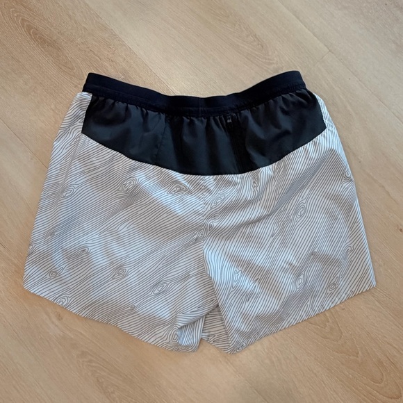 Like new! Nike Dri-Fit running trail shorts 5” - Picture 2 of 5